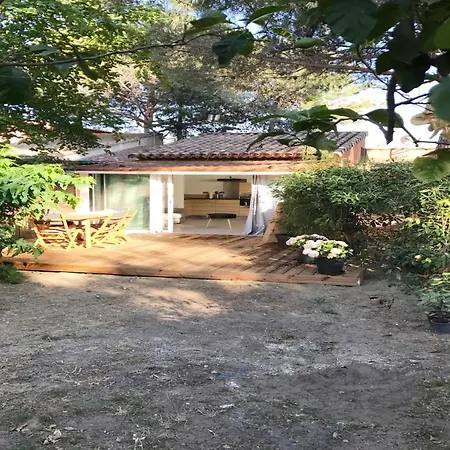 Дом отдыха Bungalow A Few Steps From The Beach Борго